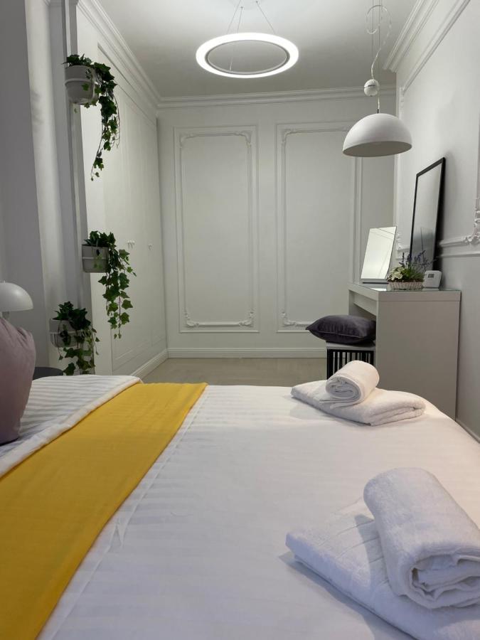 Luxury Apartment *