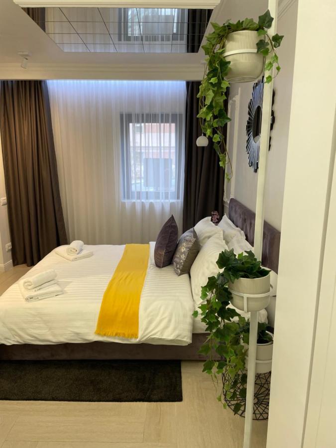 Luxury Apartment *
