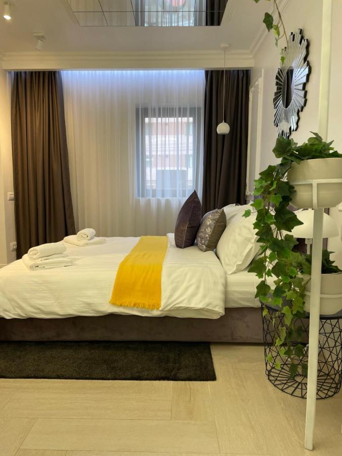 Luxury Apartment *